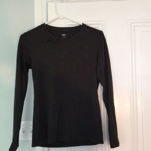 Uniqlo Thermal top